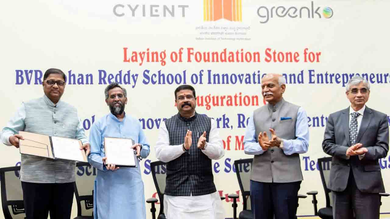 ఐఐటీయన్లు పారిశ్రామిక వేత్తలుగా ఎదగాలి