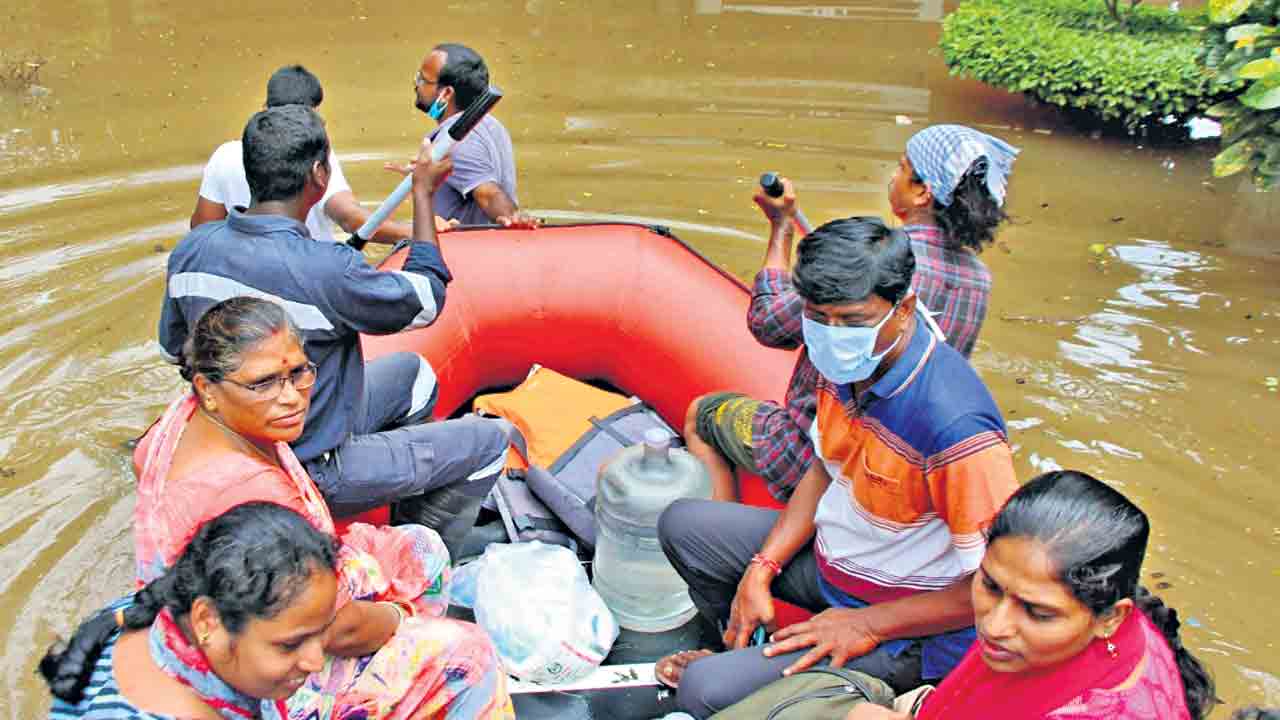 వరద బాధితులకు అండగా డీఆర్‌ఎఫ్‌