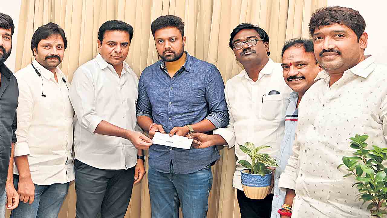 హీరో ఉదయ్‌శంకర్‌ వరద సాయం 2 లక్షలు