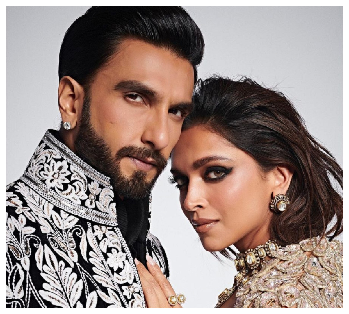 Deepika Padukone | దీపిక, రణవీర్ రొమాంటిక్ స్టిల్స్..