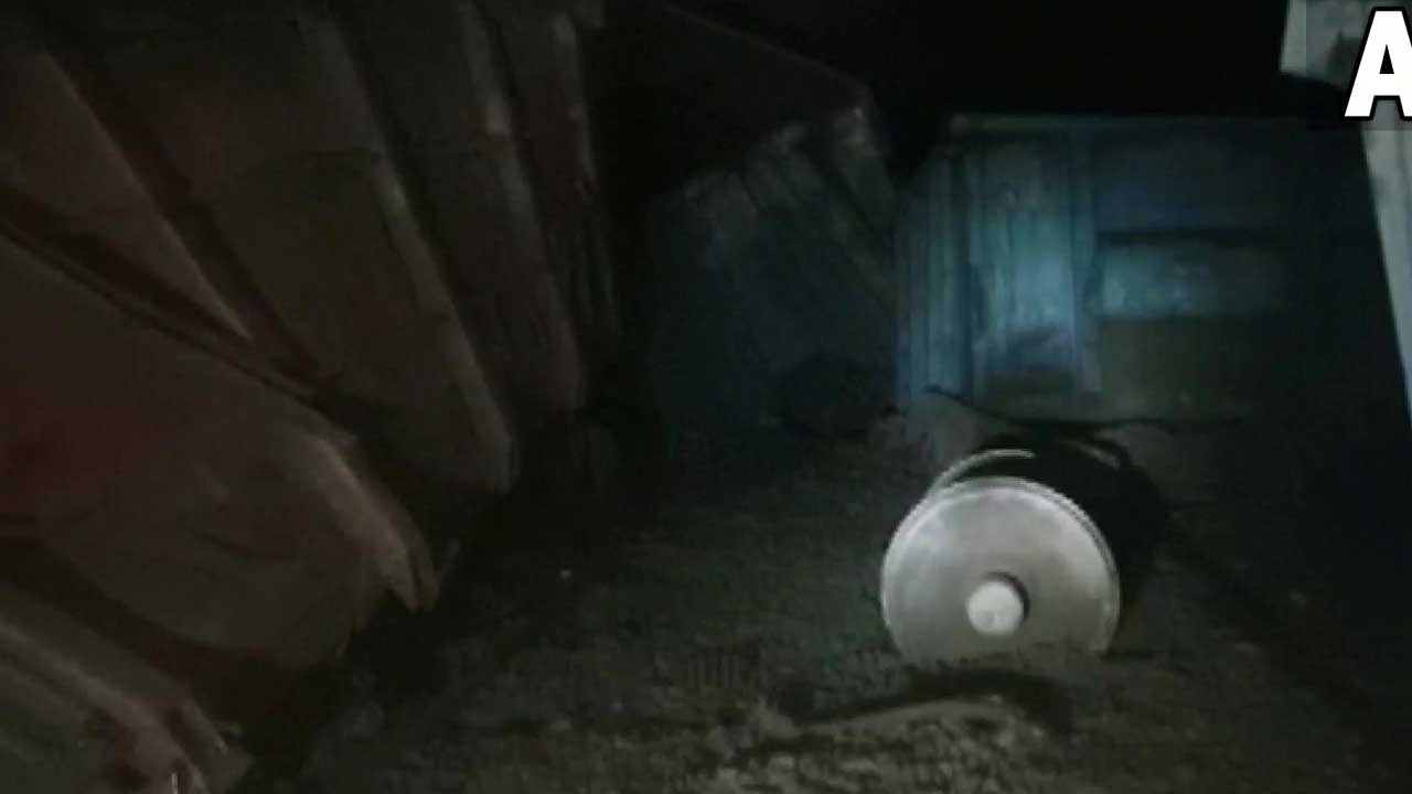 Train Derails | పట్టాలు తప్పిన గూడ్స్‌ రైలు.. ఢిల్లీ – ముంబై మార్గంలో రైళ్ల మళ్లింపు