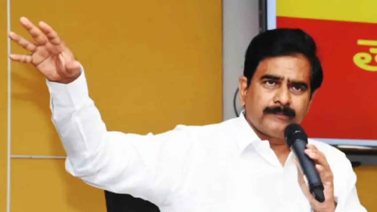 మరో రెండేండ్లయినా పోలవరం పూర్తవ్వదు: దేవినేని ఉమ