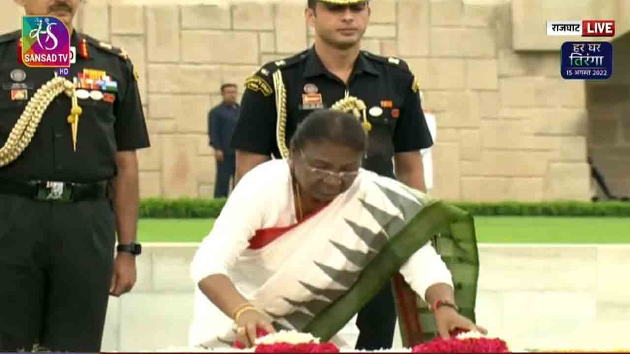 మహాత్మునికి నివాళులర్పించిన ద్రౌపది ముర్ము