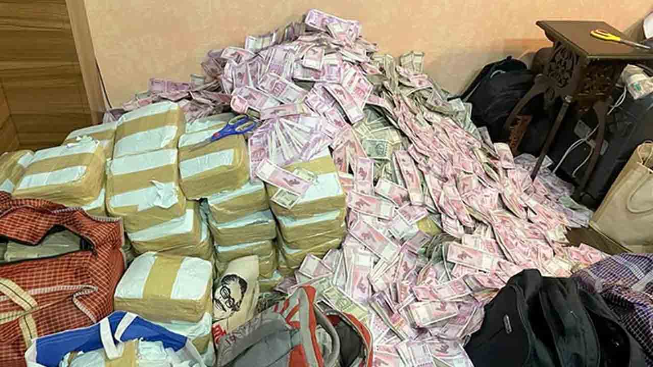 బెంగాల్‌ మంత్రి సన్నిహితురాలి ఇంట్లో పట్టుబడ్డ రూ.20 కోట్ల నగదు.. సీజ్‌ చేసిన ఈడీ