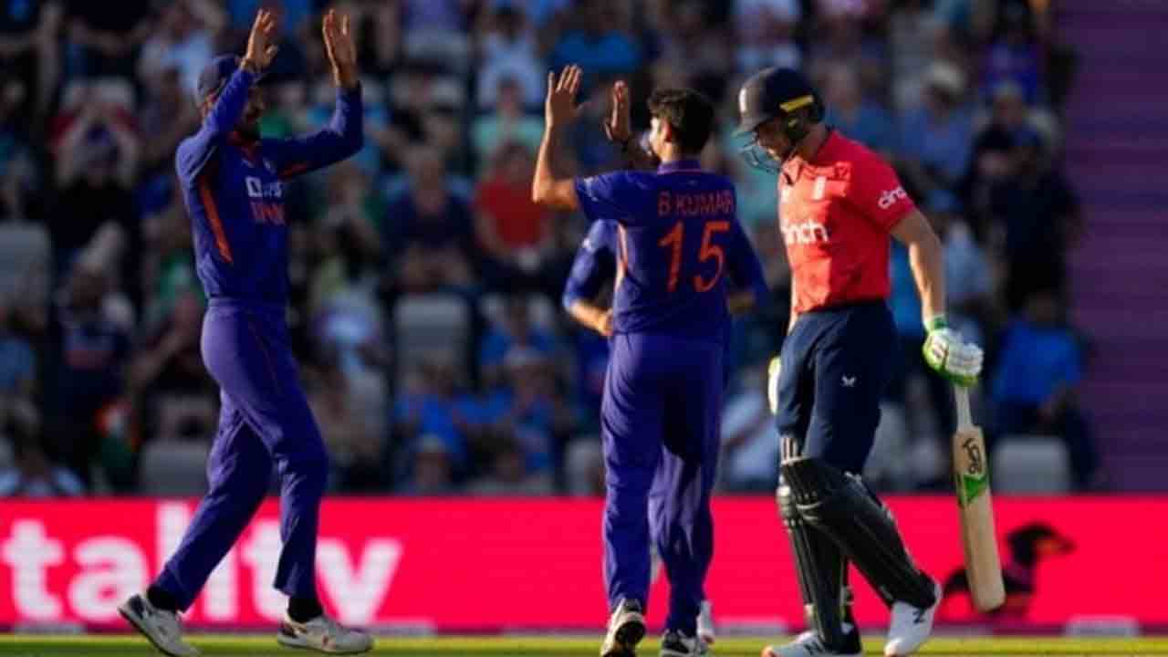 ENG vs IND | తొలి బంతికే వికెట్ తీసిన భువనేశ్వర్.. జేసన్ రాయ్ అవుట్