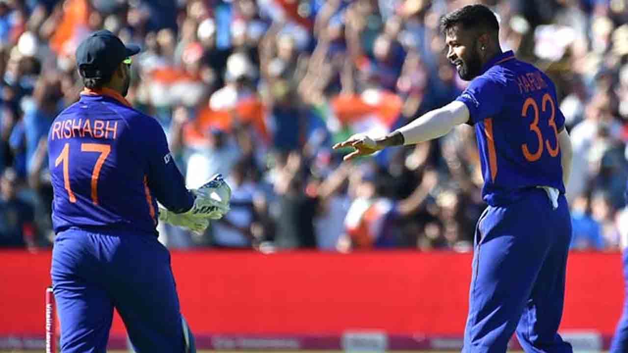 ENG vs IND | మళ్లీ దెబ్బకొట్టిన పాండ్యా.. లివింగ్‌స్టోన్, బట్లర్ అవుట్