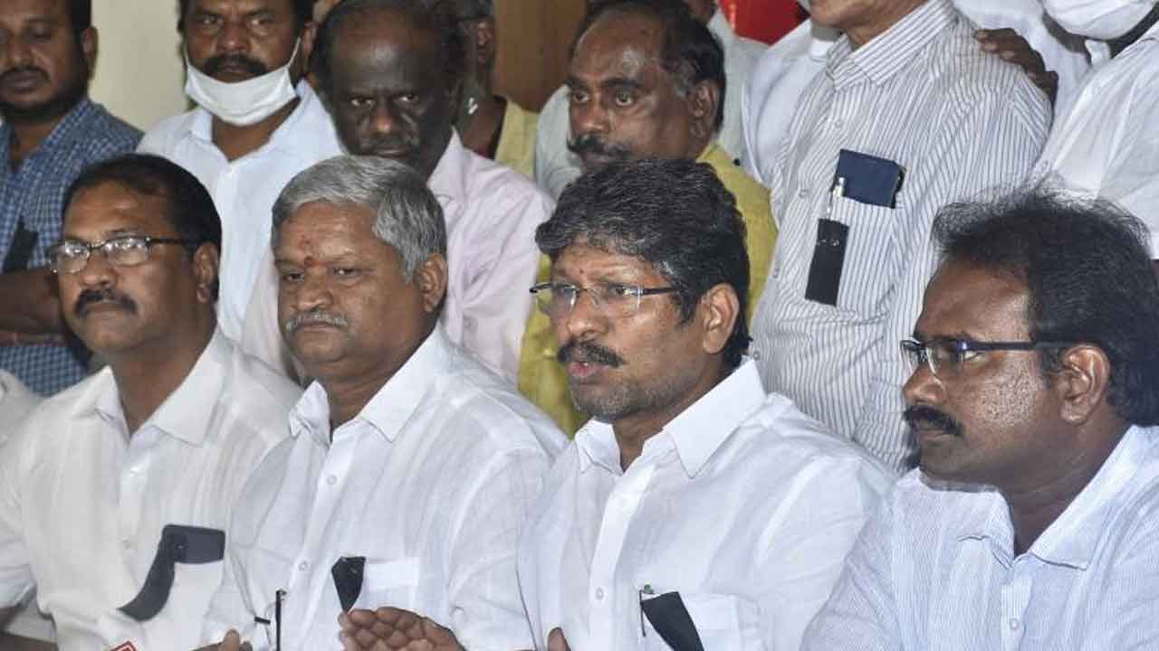 డిమాండ్లు పరిష్కరించాల్సిందే.. మంత్రివర్గ ఉపసంఘం ఎదుట ఉద్యోగల సంఘాలు