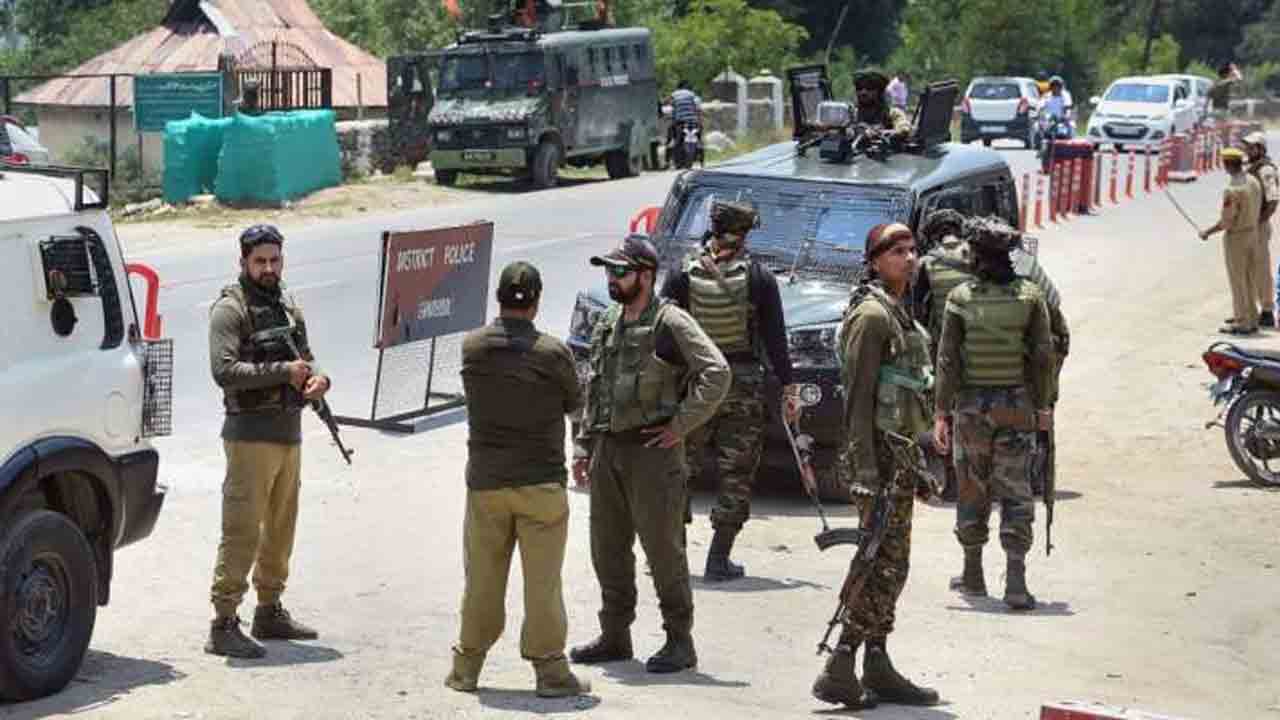 Awantipora Encounter | జేఈఎం కమాండర్‌ ఖైజర్‌ సహా ఇద్దరు ఉగ్రవాదులు హతం