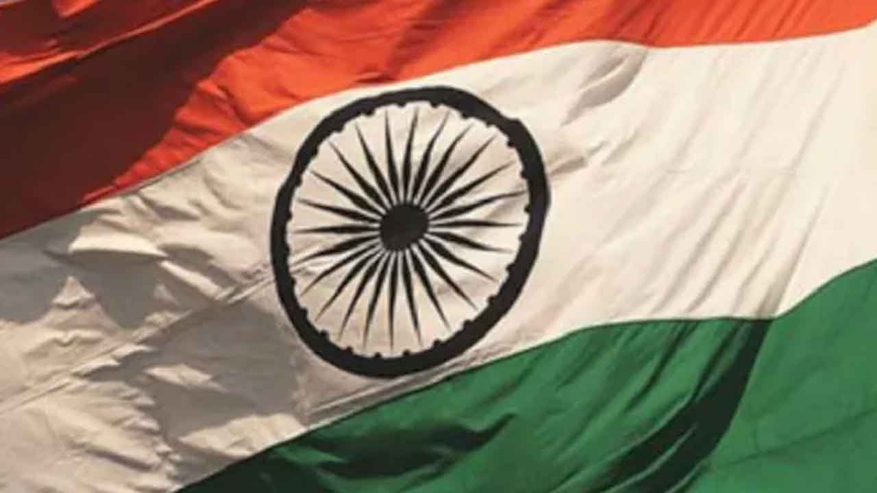 గుండె జెండాలా ఎగురుతున్నది!