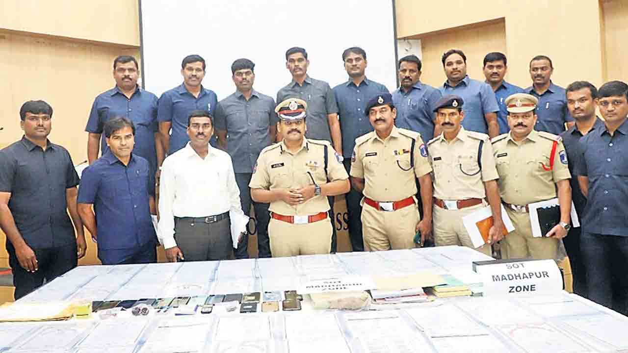 నకిలీ సర్టిఫికెట్ల దందా