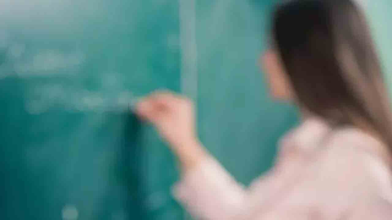 నీ వల్ల కాదన్న టీచర్‌పై బదులు తీర్చుకున్న స్టూడెంట్.. వాట్సాప్ చాట్ వైరల్