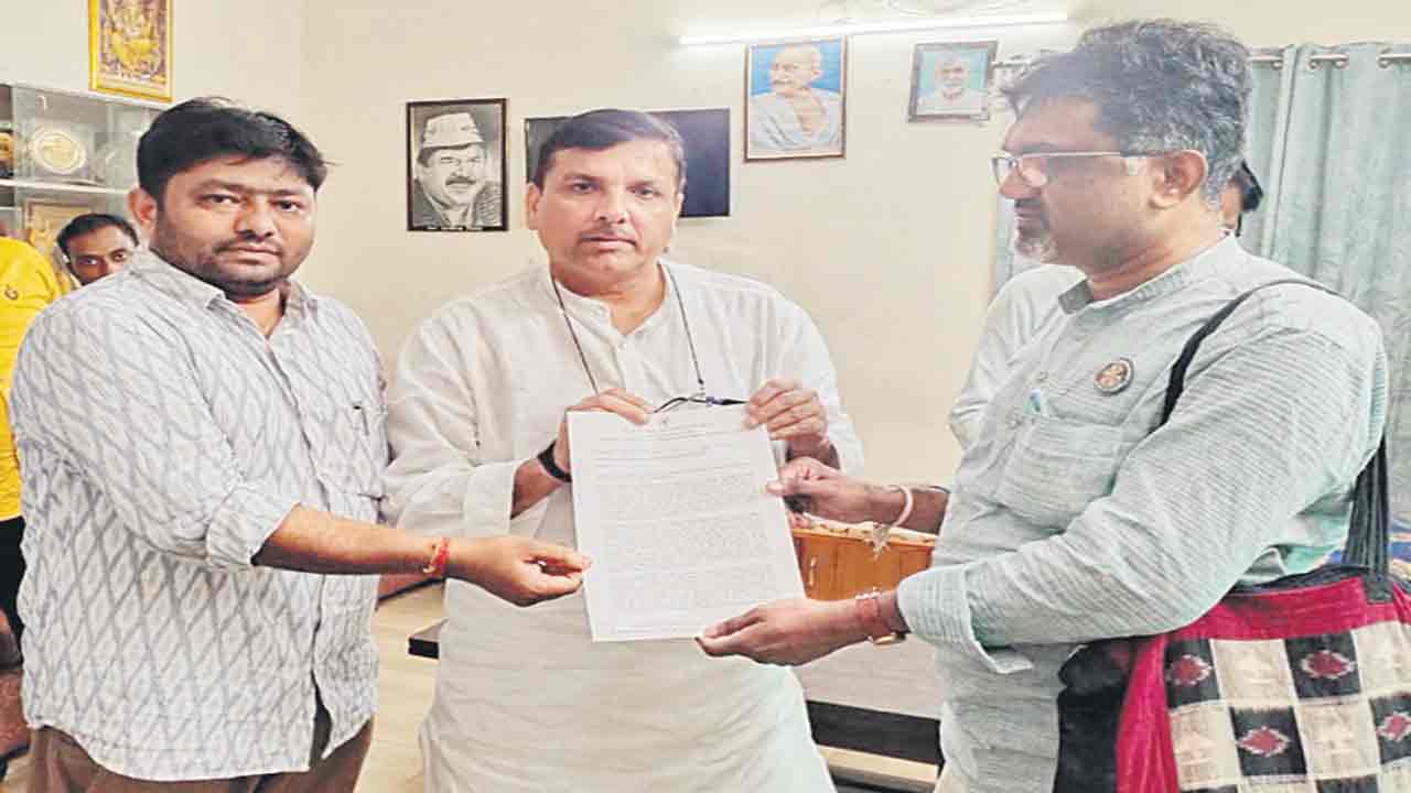 చేనేతపై జీఎస్టీ తొలగించాల్సిందే