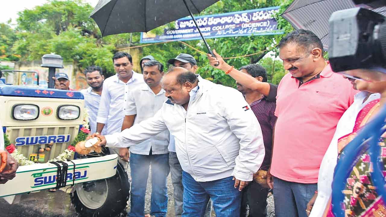 దళితబంధుతో స్థిరపడాలి
