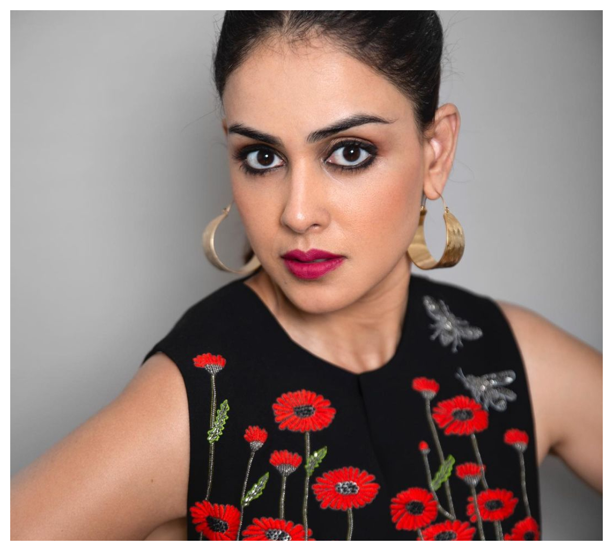 Genelia Deshmukh | పొట్టి స్క‌ర్ట్‌లో జెనీలియా దేశ్‌ముఖ్ కిల్లింగ్ లుక్స్‌..