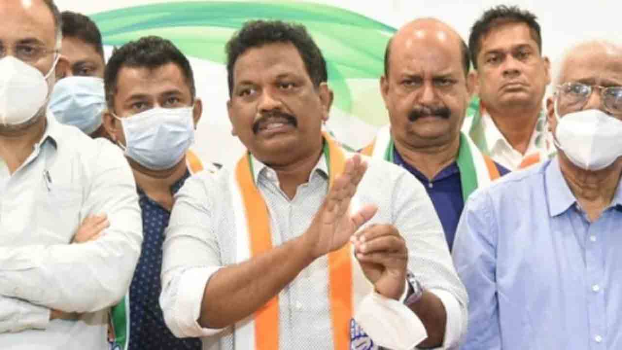 బీజేపీతో కలిసి కుట్ర… ఇద్దరు గోవా కాంగ్రెస్‌ ఎమ్మెల్యేలపై అనర్హత వేటుకు చర్యలు