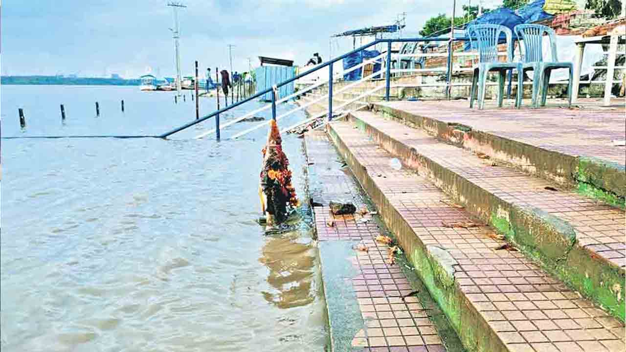 గోదావరి ఉగ్రరూపం.. భద్రాచలం వద్ద 50 అడుగులు దాటిన నీటిమట్టం