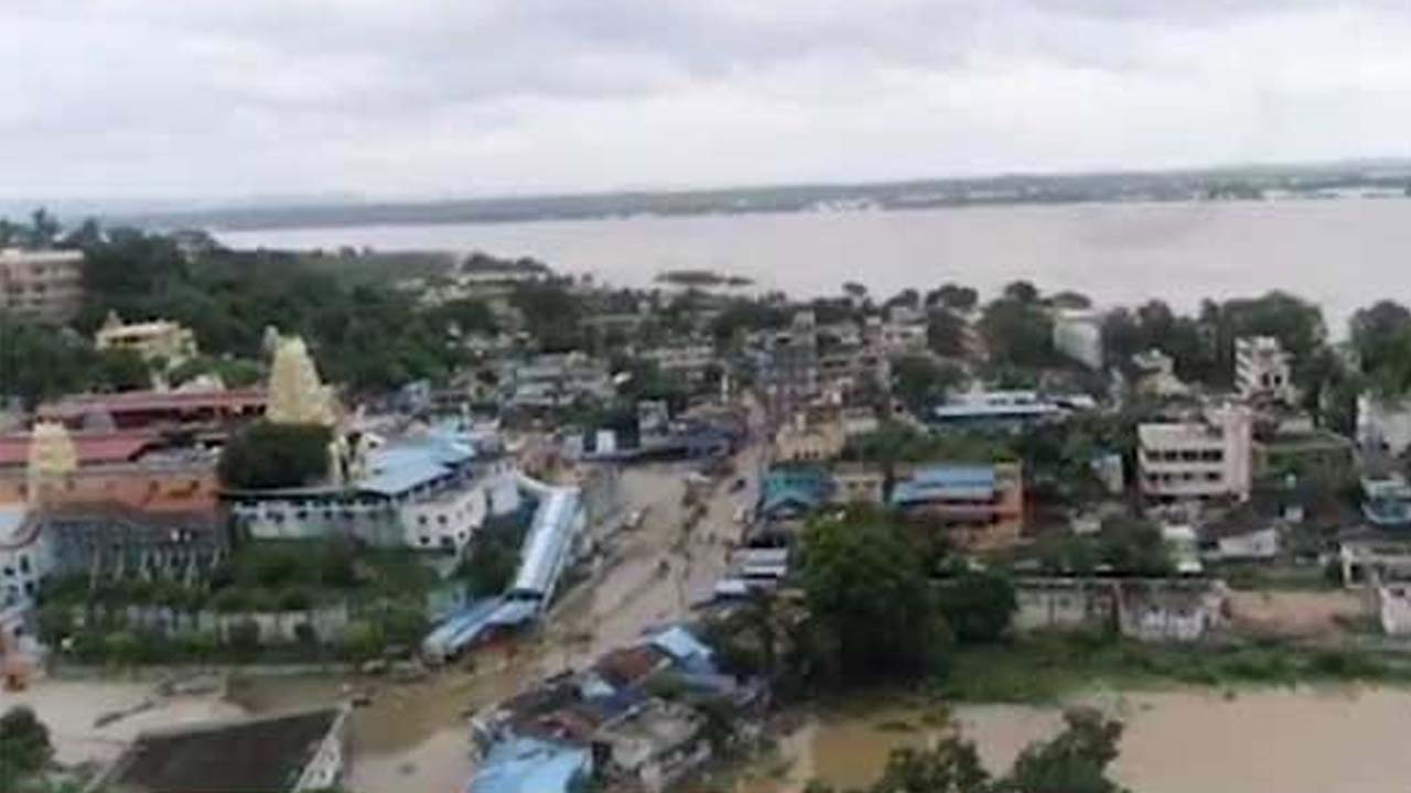 భారీ వరదలతో రూ.1400కోట్ల నష్టం.. కేంద్రానికి నివేదిక