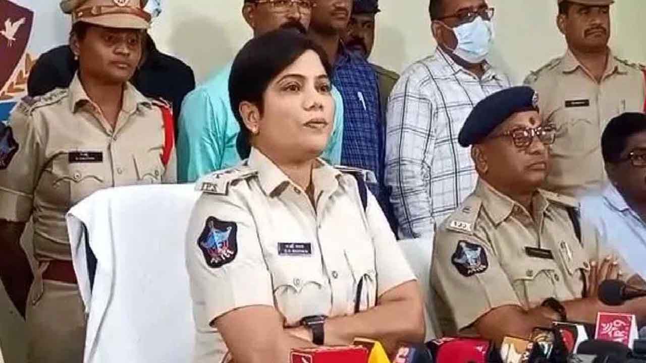 నలుగురు దొంగలు అరెస్టు.. కిలోన్నర బంగారం స్వాధీనం