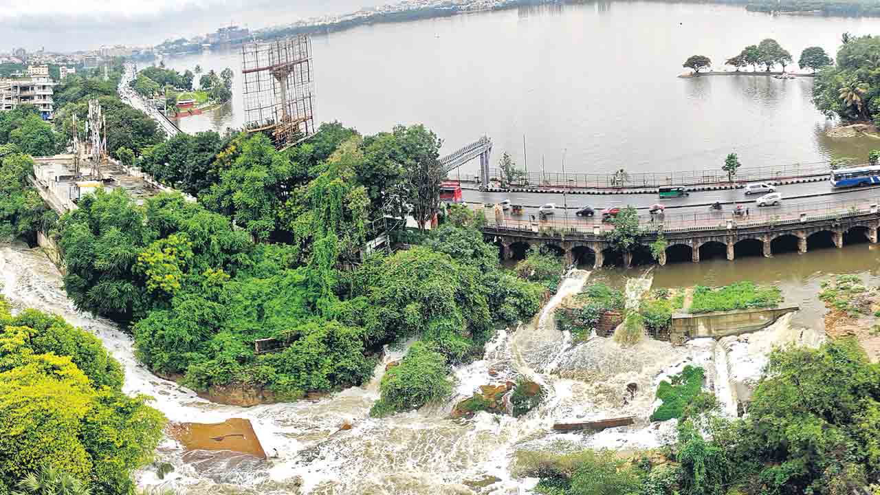 నిండు కుండల్లా గోదారి ప్రాజెక్టులు