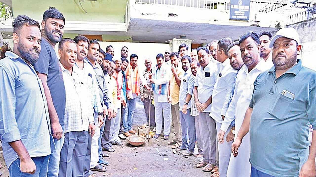 ప్రతిబస్తీలో రోడ్డు నిర్మాణం చేపట్టాం