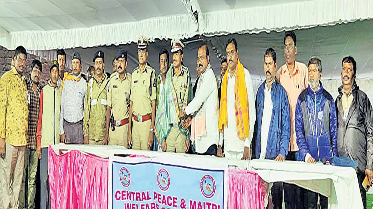 బోనాలు.. తొట్టెల ఊరేగింపు సందడి