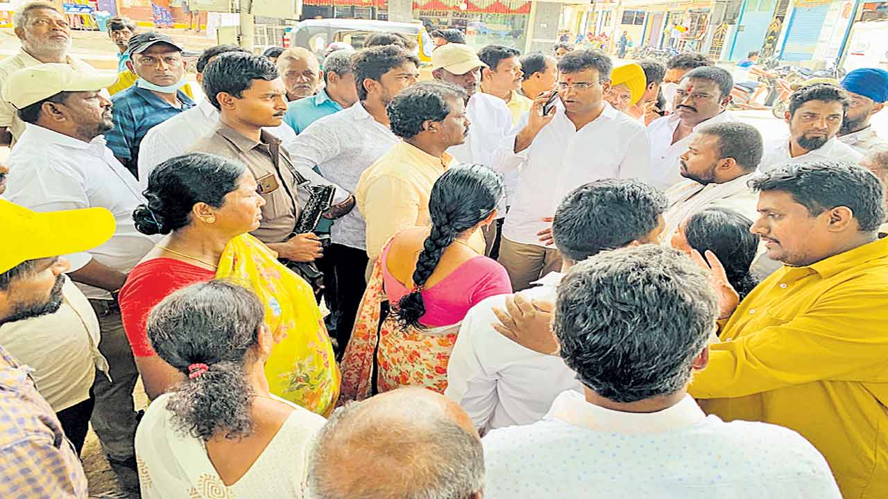 సమస్యల పరిష్కారానికి కృషి