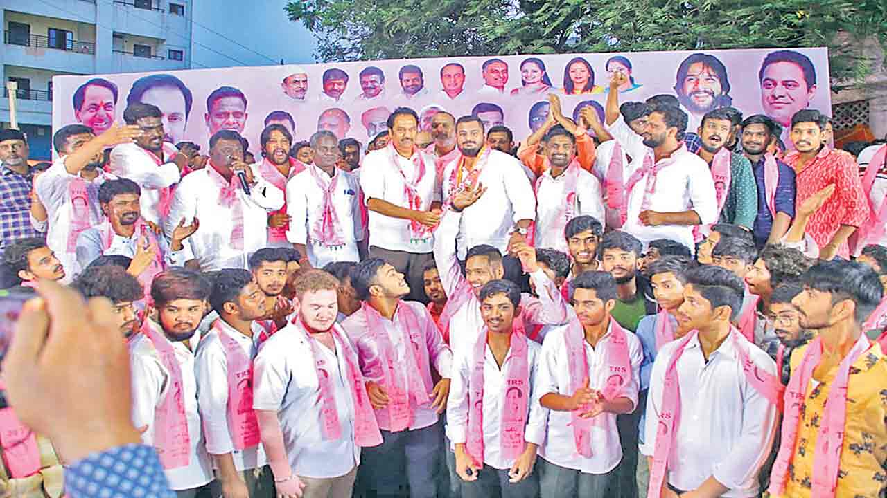 టీఆర్ఎస్ను ఢీకొట్టే సత్తా ఎవరికీ లేదు