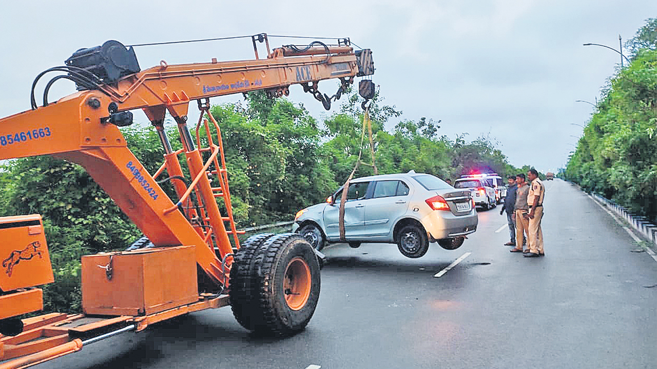 భర్త లేడని తెలుసుకొని.. తుపాకీ గురిపెట్టి..లైంగిక దాడి