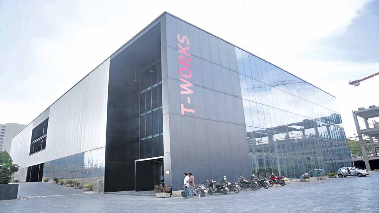 సృజనకు నెలవు