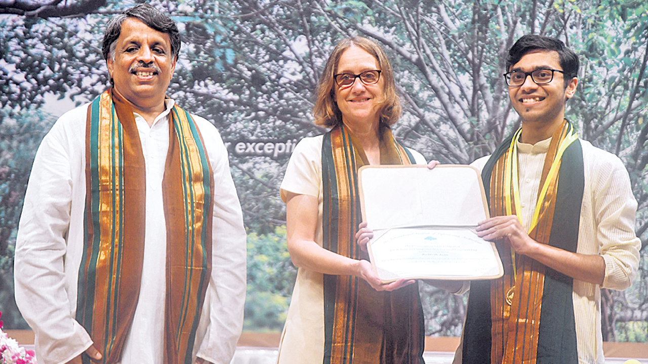 భవిత కలలకు పట్టాభిషేకం