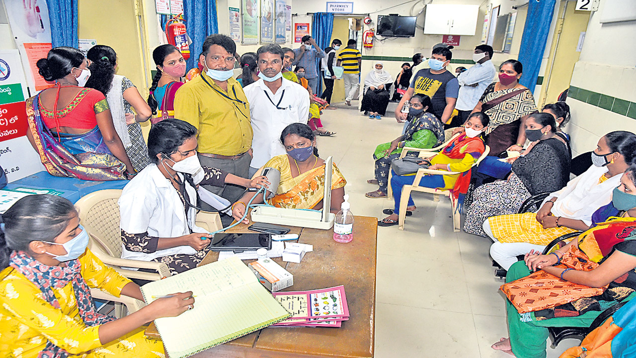 తొలిరోజు వెయ్యి ఇండ్లలో..