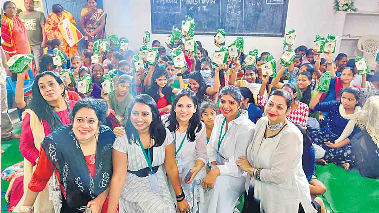 అండగా నిలుస్తారు..జీవితాలను మారుస్తారు..!