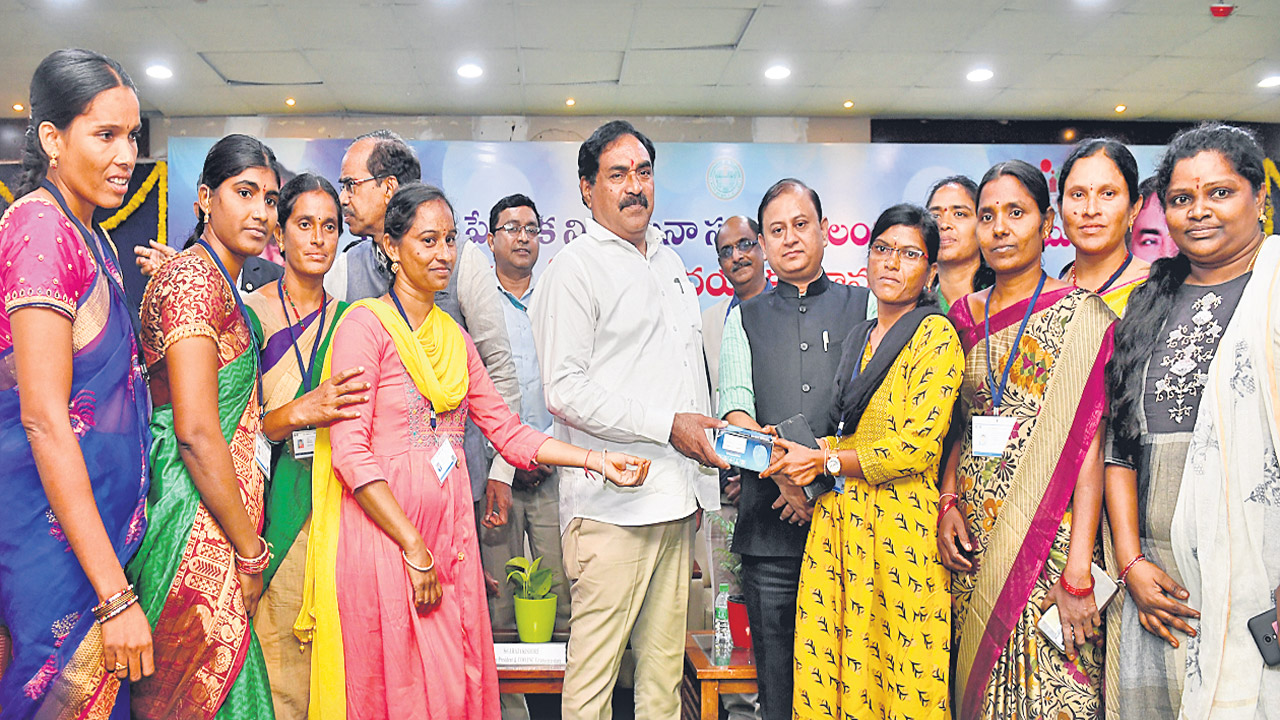 గ్రామాల్లో బ్యాంకు సఖులు