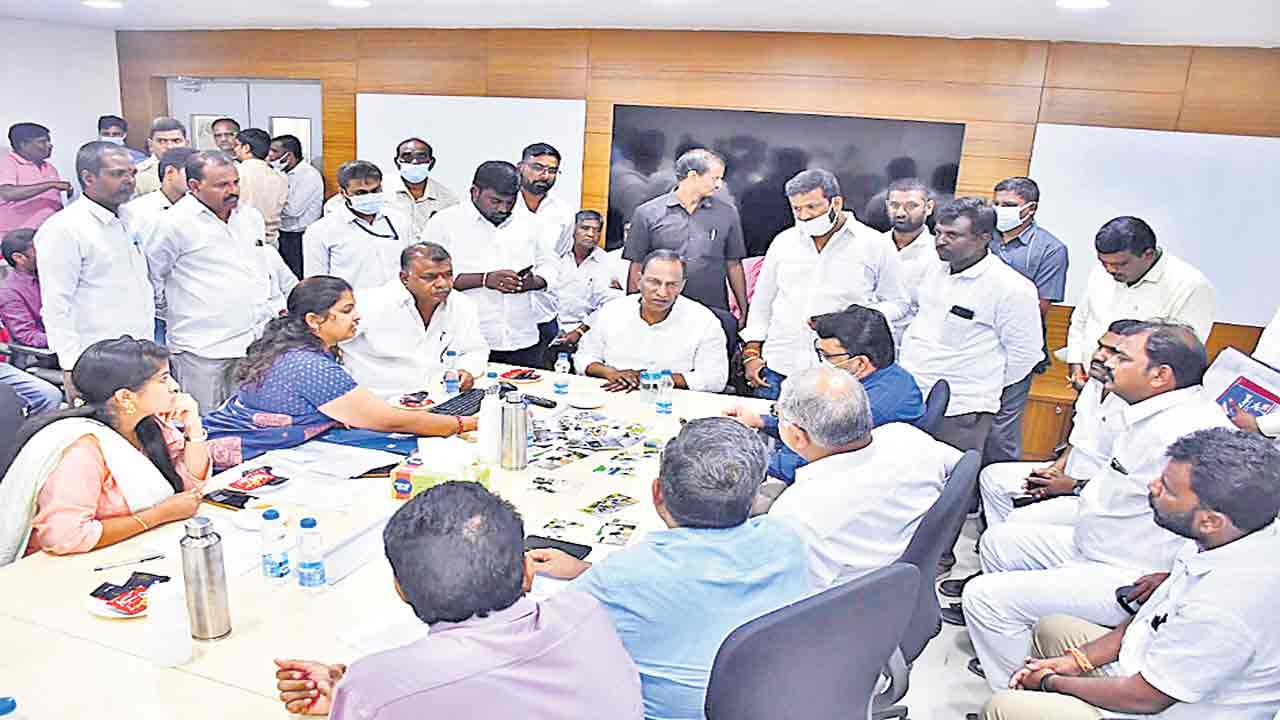 నీళ్లు తాగలేం..స్నానం చేయలేం..!