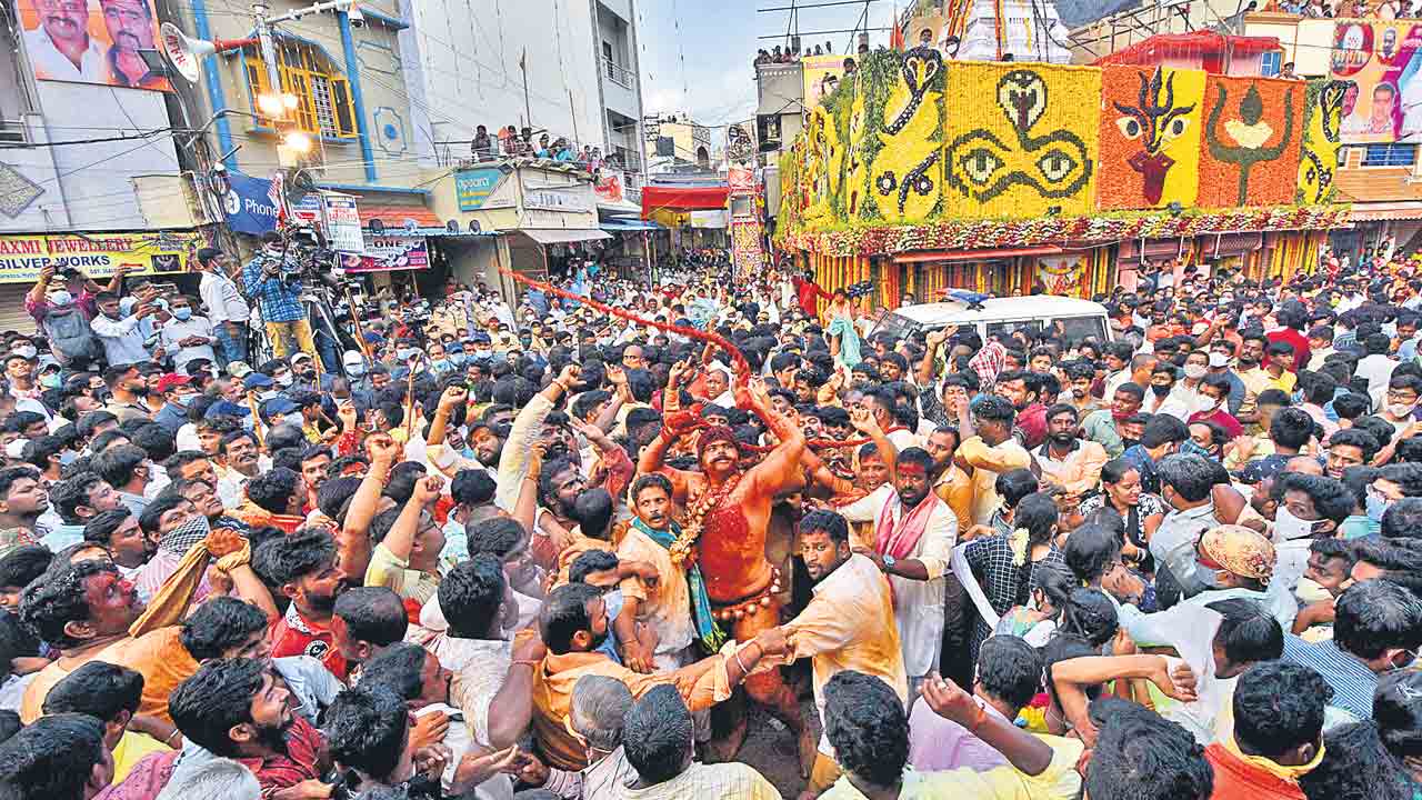 27 ఏండ్లుగా..అమ్మవారి సేవలో..