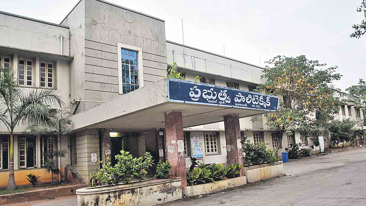 పాలిటెక్నిక్‌లో ఎమర్జింగ్‌ కోర్సులకే డిమాండ్‌