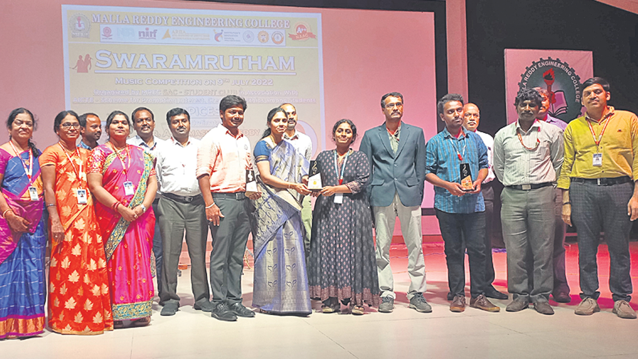 మల్లారెడ్డి కళాశాలలో స్వరామృతం