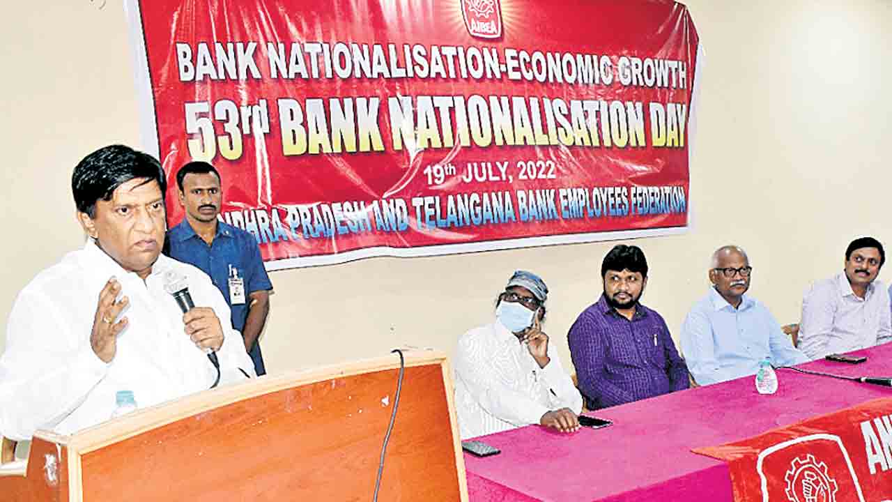 సంక్షేమం అమలులో బ్యాంకులు కీలకం