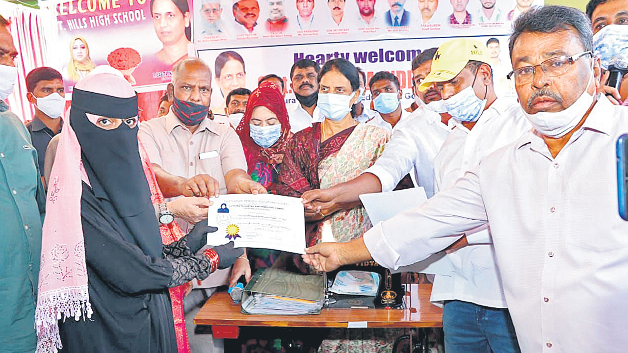 సమాలోచనలు చేసి.. సమాజ సేవకు కదిలి