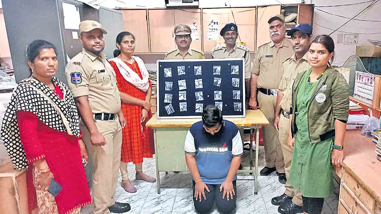 కొకైన్‌ విక్రయిస్తున్న వ్యక్తి అరెస్టు