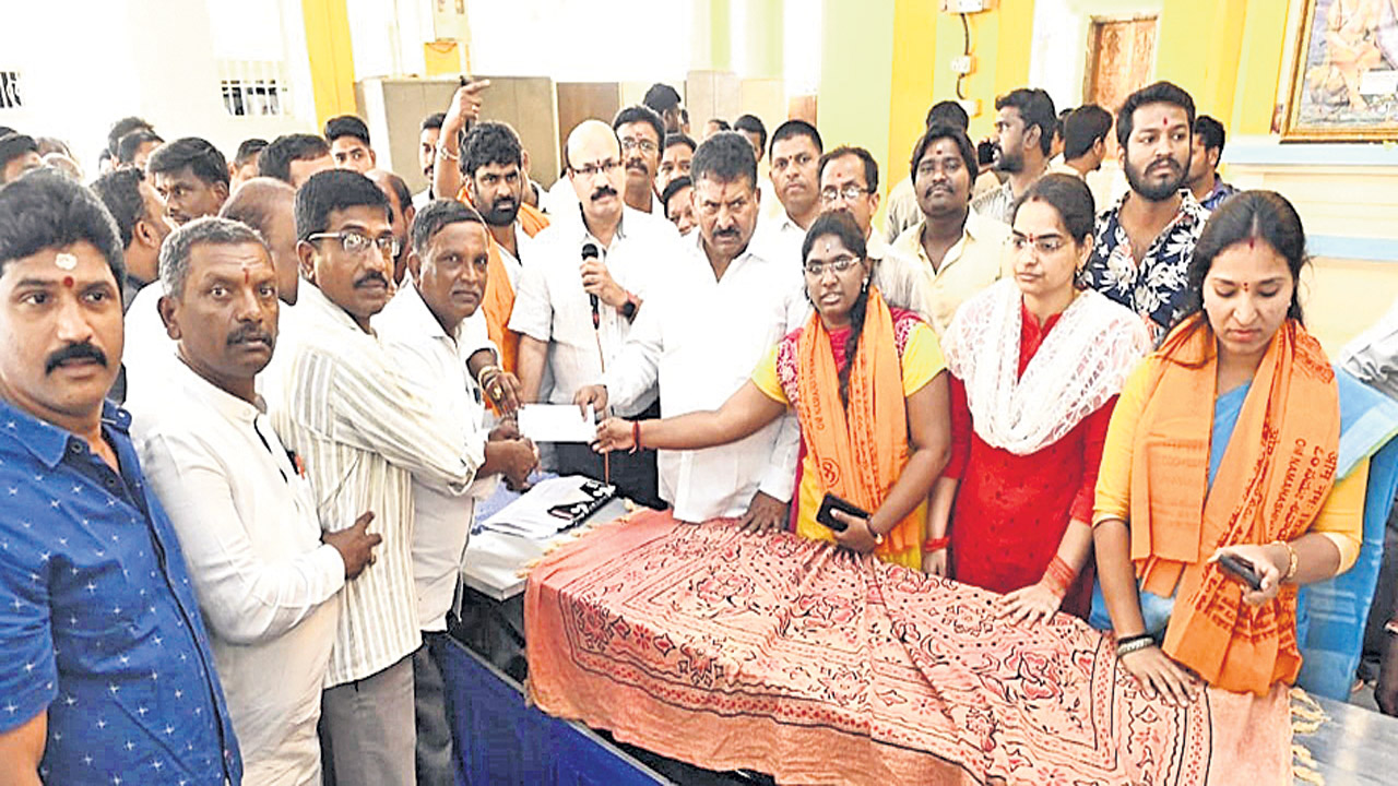 అన్ని వర్గాలకు సముచిత స్థానం