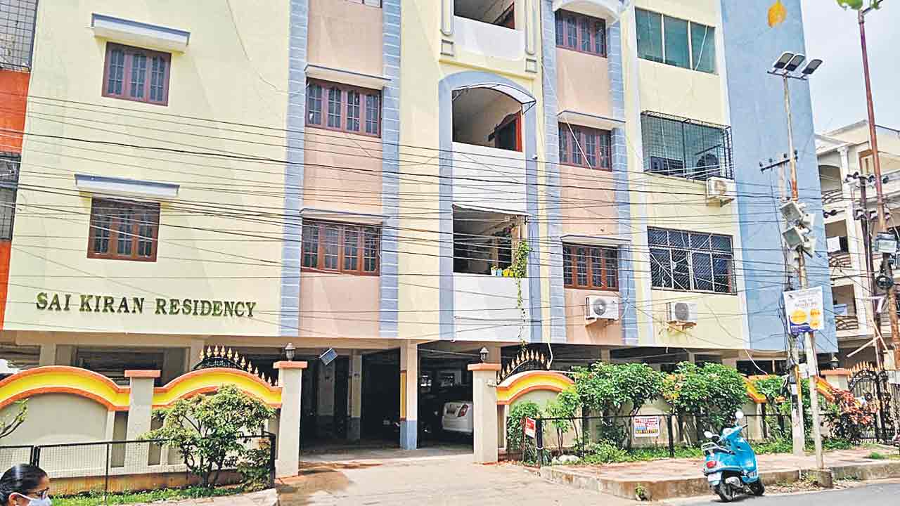 అటు క్యాసినో.. ఇటు బెట్టింగ్..