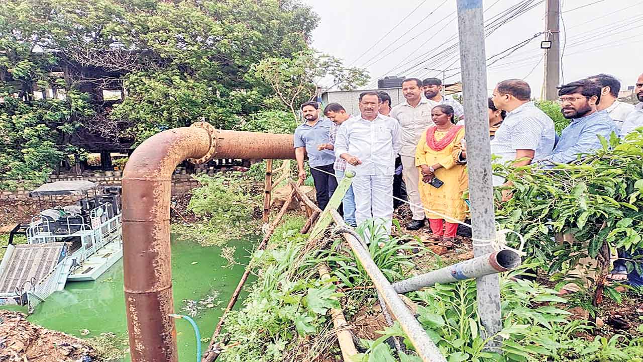 అధికారులు అప్రమత్తంగా ఉండాలి