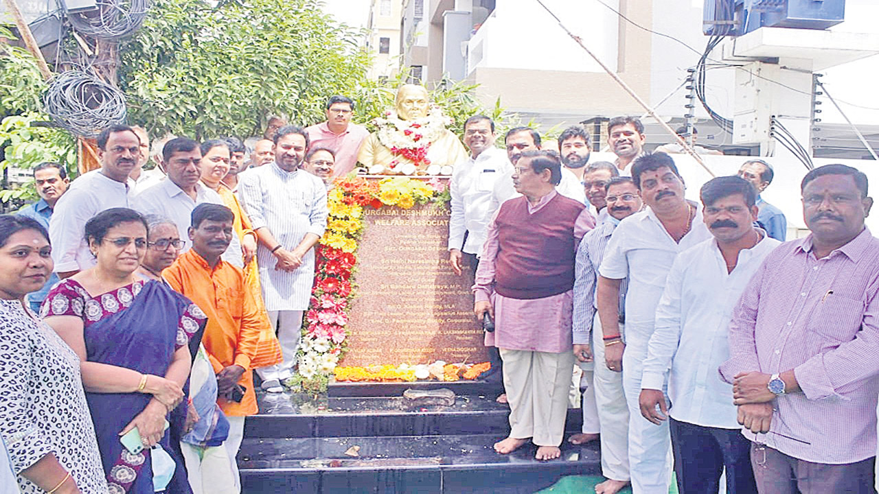 త్యాగానికి మారుపేరు దుర్గాబాయ్‌