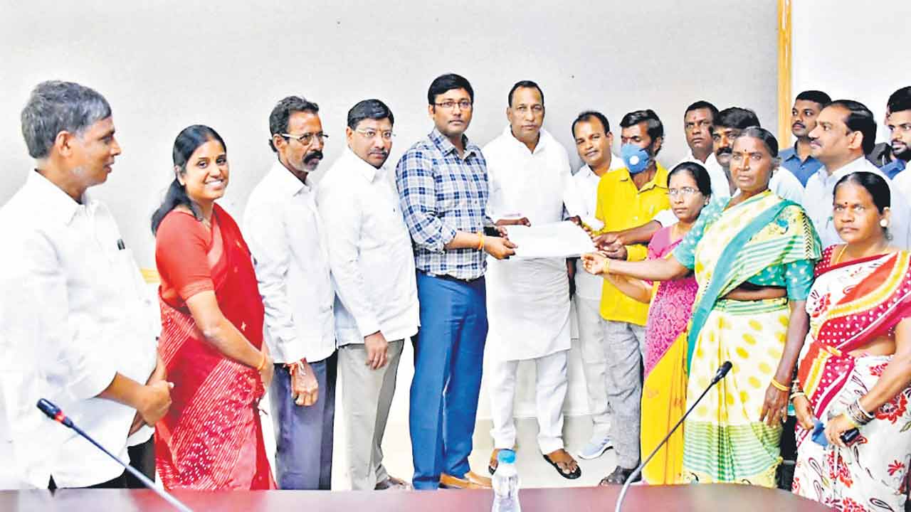 మాదారం ఇండస్ట్రియల్‌ పార్క్‌కు లైన్‌ క్లియర్‌