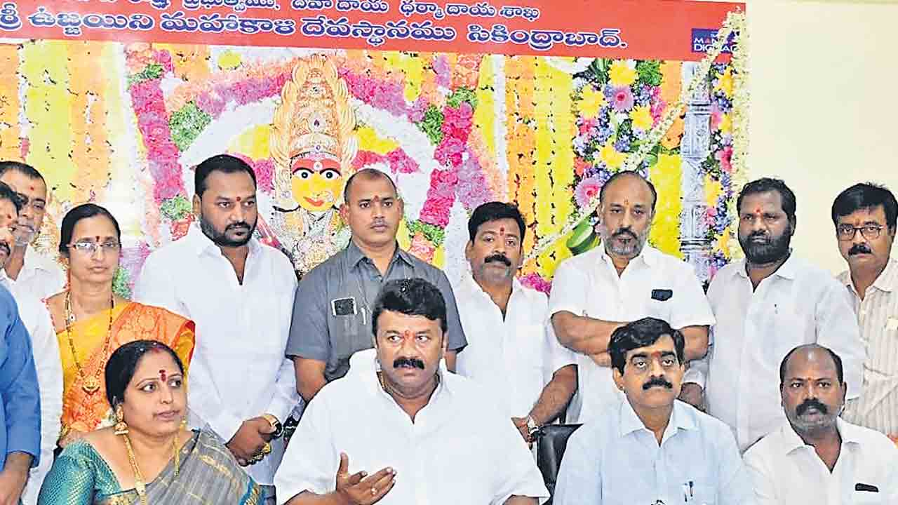 సమష్టి కృషితోనే బోనాలు ప్రశాంతం