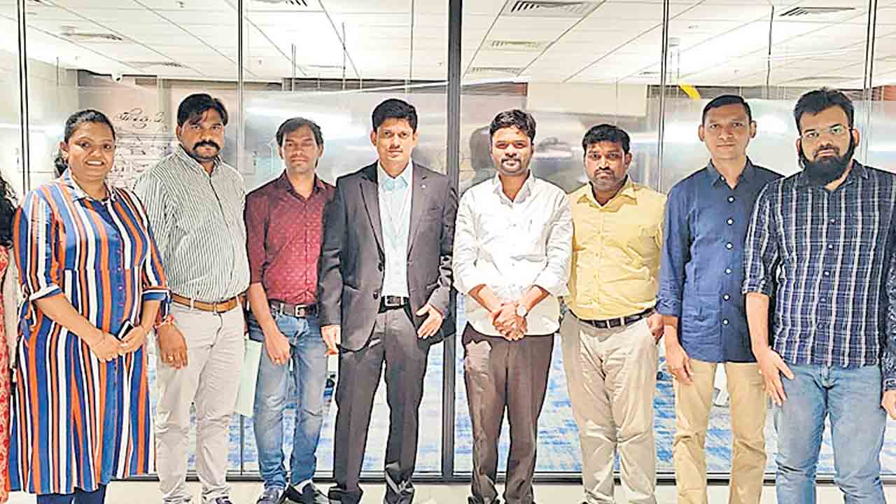 టీటా ఆధ్వర్యంలో విద్యార్థులకు వీసా పత్రాలు