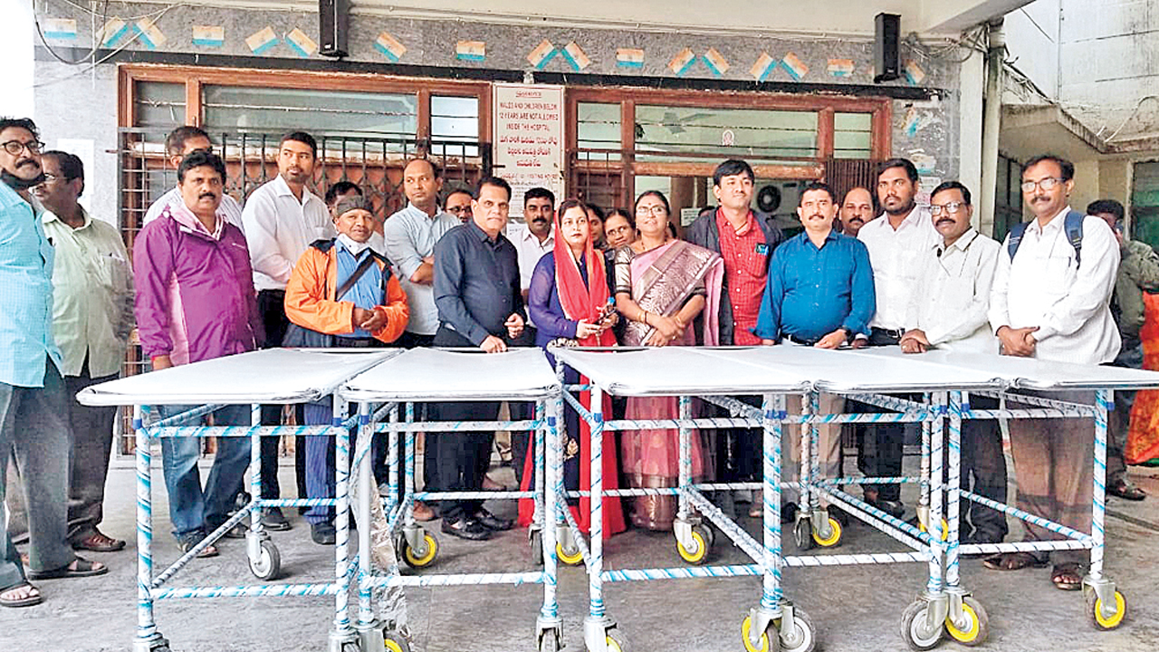 అనాథలకు అండగా.. ముజీబ్‌ సేవలు