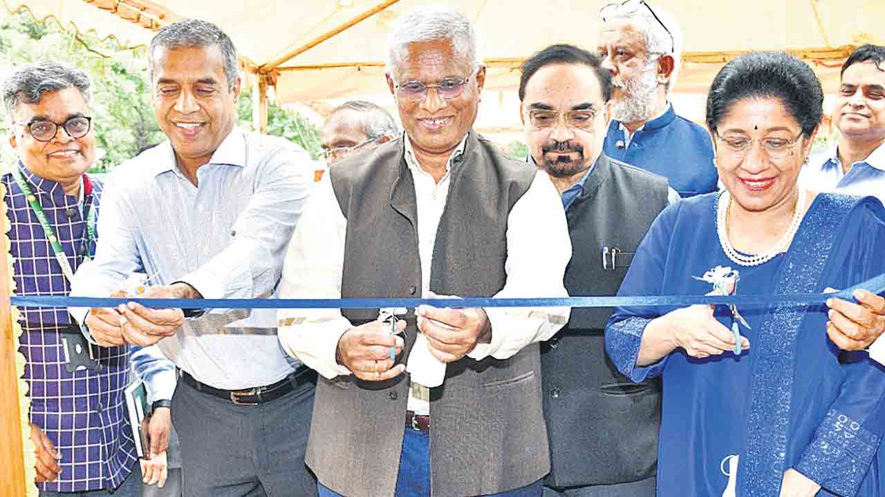 రైతు తలెత్తుకునేలా చేస్తున్నాం..