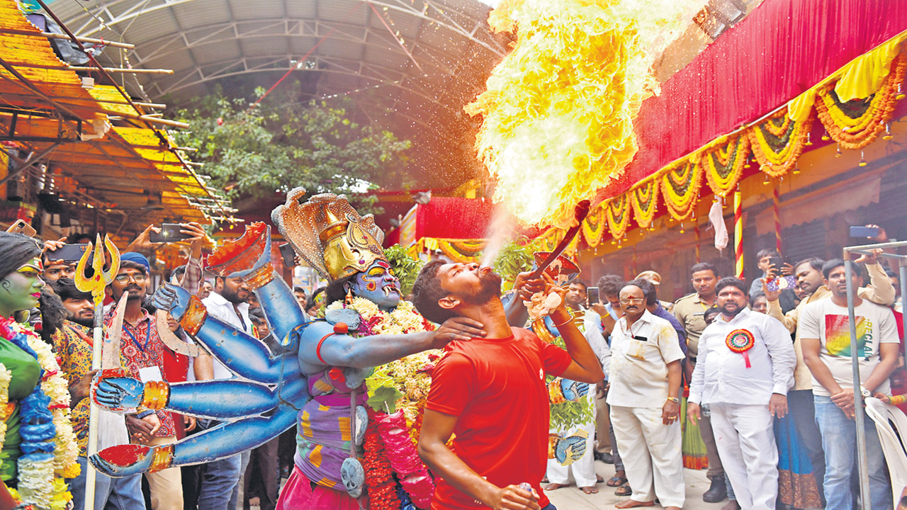 అంబారీపైఅమ్మవారు